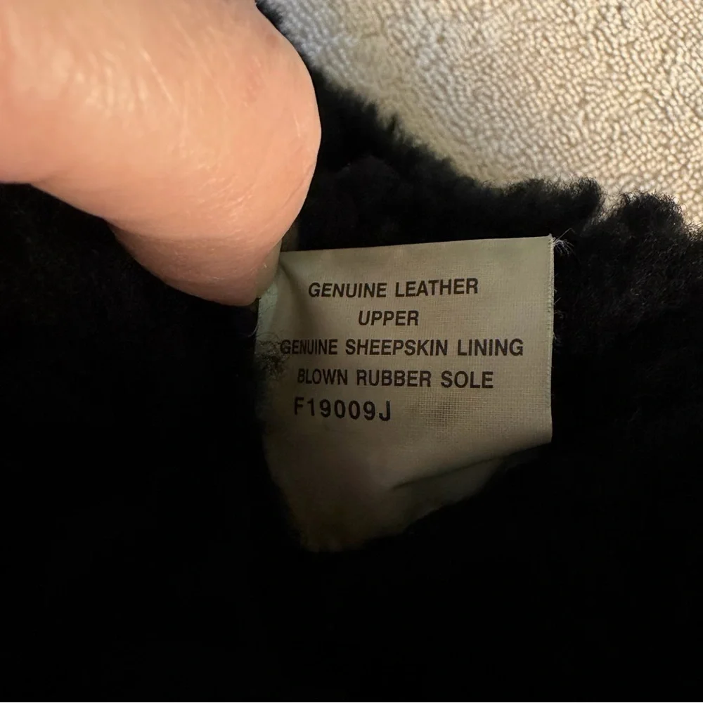 UGG Classic Short Bailey Button Black Winter Boots